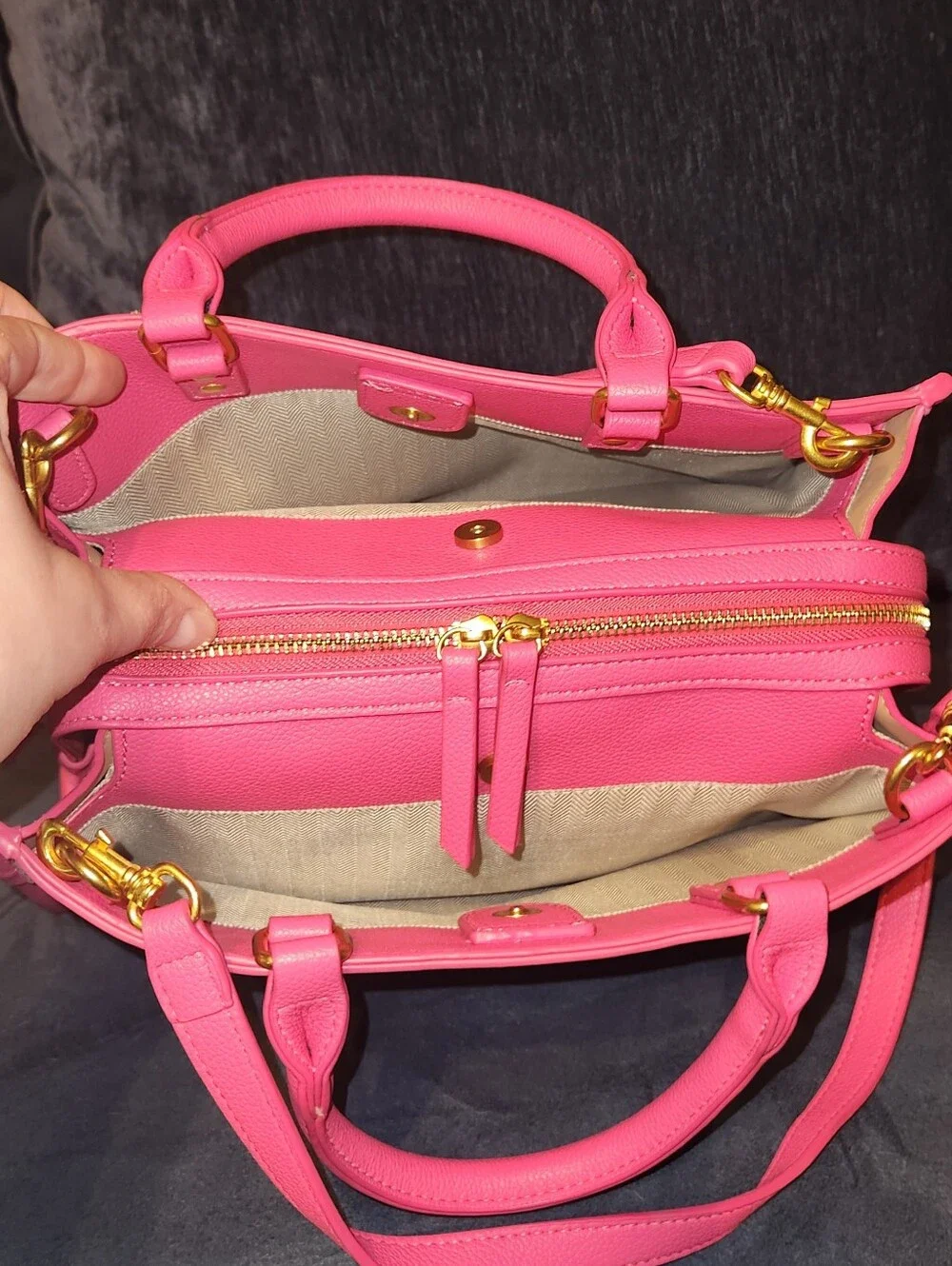 Pink Structured Tote Handbag - Classic Everyday Carry